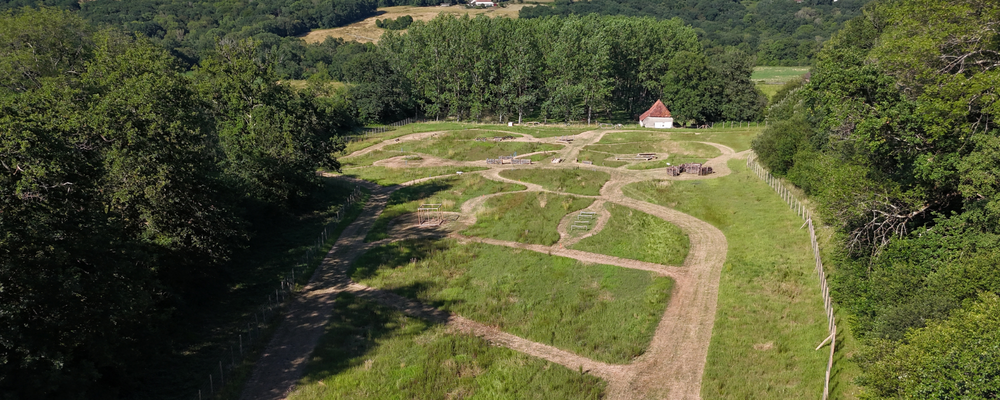 parc terre de woof - la clairiere des woof